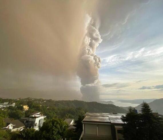 菲律宾火山喷发