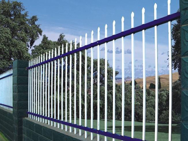 在维护锌钢护栏时应该注意哪些事项？