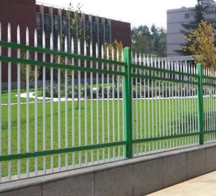 锌钢护栏和铁艺护栏有哪些优缺点呢