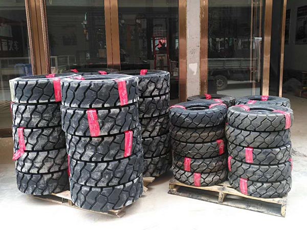 臺勵福叉車總代理告訴您叉車輪胎應該如何更換？