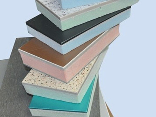 除了质量外，外墙保温一体板使用时应注意什么？