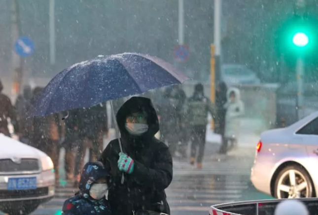 今年北京已经下了第三场雪，兰州思泊湖牛肉面提醒您出门注意保暖、交通安全