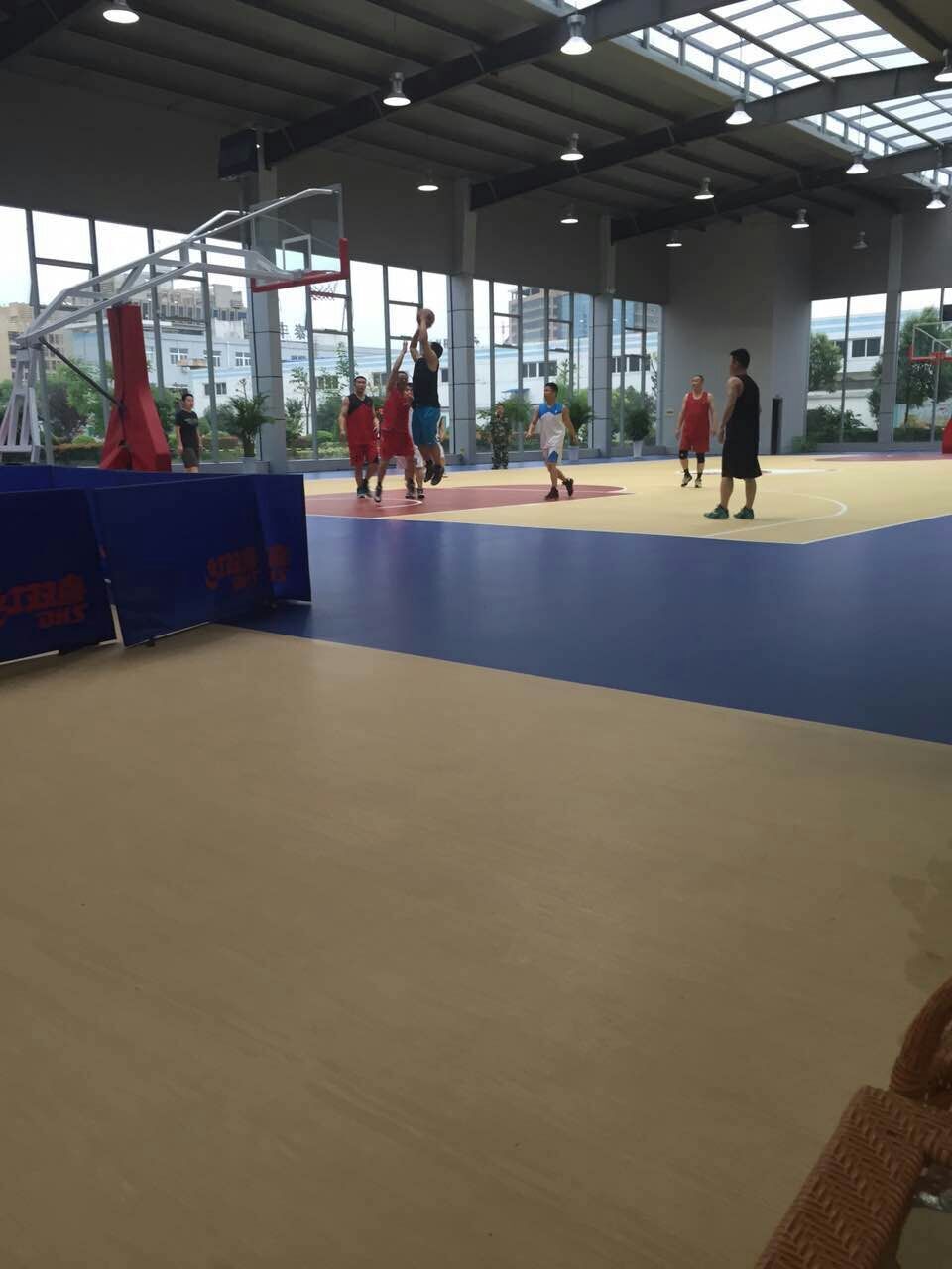 南京硅pu木纹篮球场承接【名第体育】高技术，高质量的精品工程