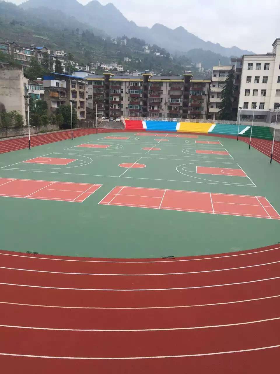 热烈祝贺湖北鹤峰职业技术学校塑胶跑道，硅pu球场，看台圆满完工-南京名第体育