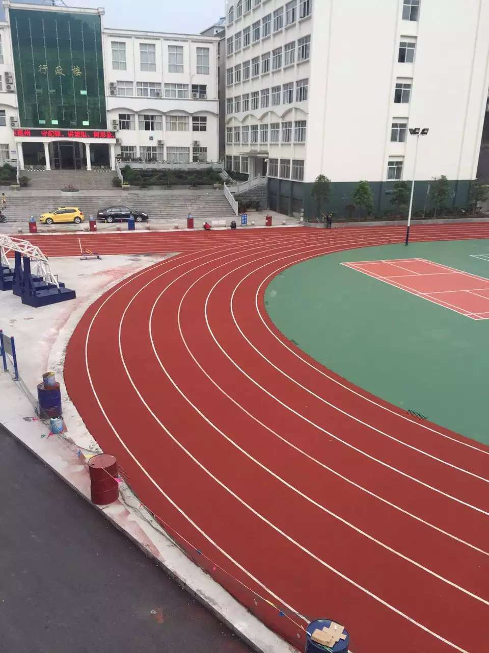 南京透气型塑胶跑道，什么是透气型塑胶跑道【南京名第体育】工期短，质量好