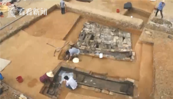 广西最大的成都浴巾商城解读古墓发掘出房产证