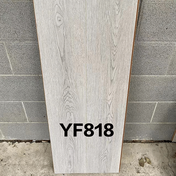 YF818