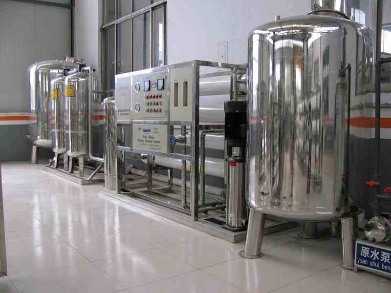 郑州/洛阳纯净水设备简单来说就是生产纯净水的设备