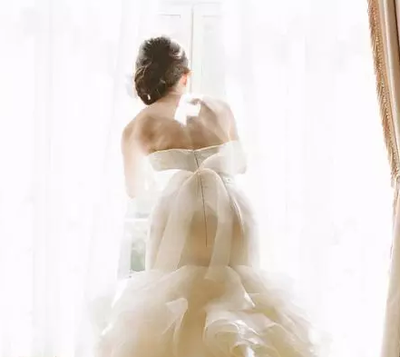 怀孕新娘的婚纱选择常识，沈阳婚纱礼服出租公司知道