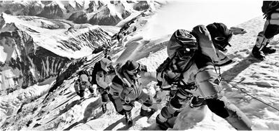 攀登珠峰挑战者9人丧生，绵阳装修公司试问生命重要还是挑战重要？