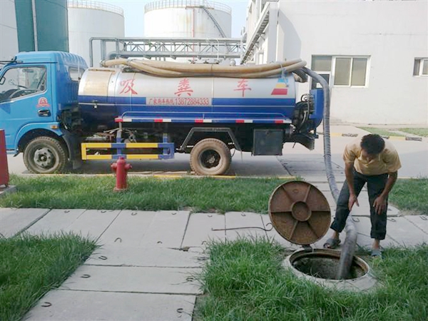 绵阳工厂管道疏通-高压清洗车用于管道疏通清洗