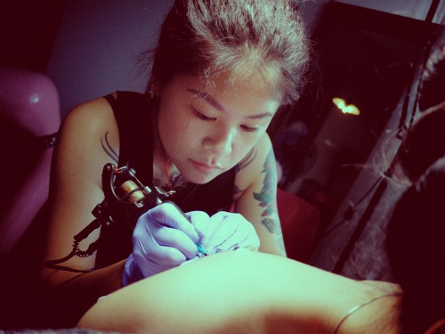 大红鲤鱼纹身的寓意及含义-南京专业纹身师设计师粉墨刺青工作室徐小葵