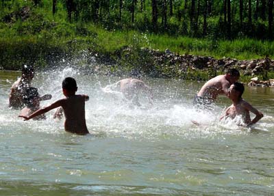 夏季戏水的时候如何去保护我们的皮肤