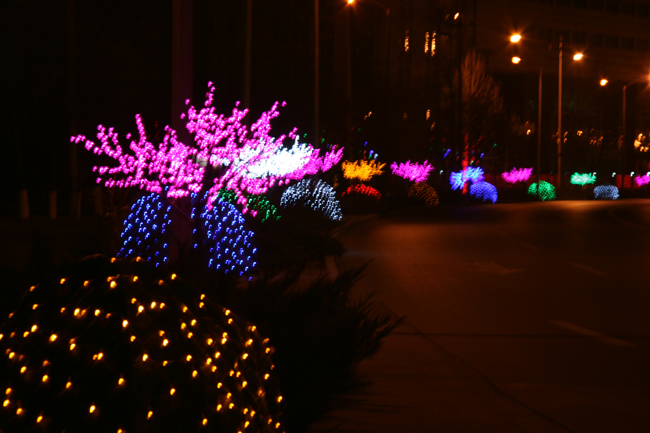 节日亮化工程万千灯光横亘在城市中央