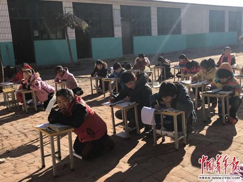 据顺德真皮革皮具生产商报道学生操场跑步取暖系教室没供暖