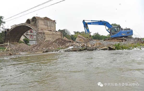 快讯：广东大桥施工坍塌_郑州市二层牛皮革批发商