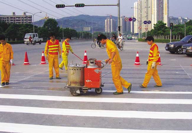深圳停车场车位划线 10年施工经验 平方交通拥有专业的工程施工团队