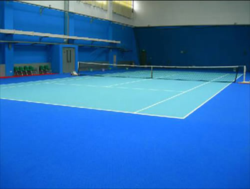 网球场施工的网球竞赛在一个长方形的场所上进行球场周围有必要留出空间