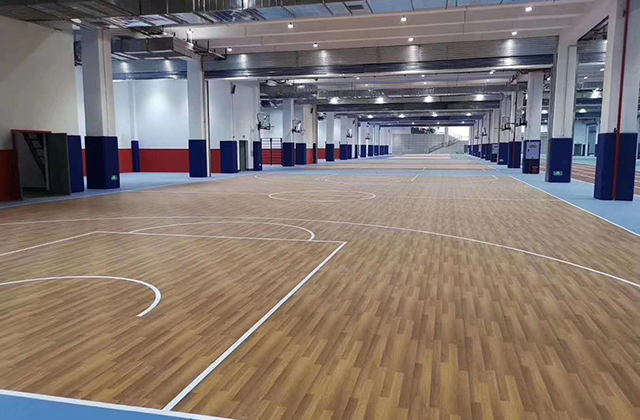 为什么篮球馆木地板比家装木地板要贵？