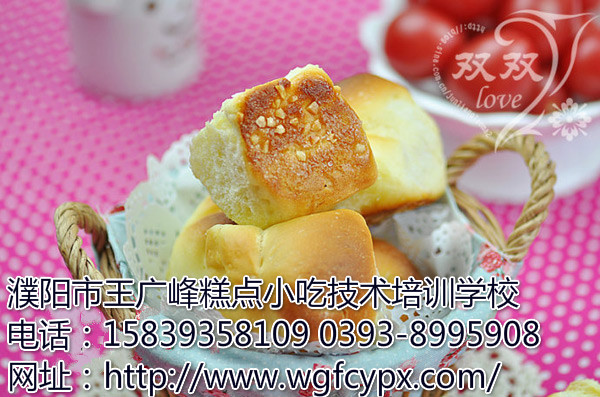 濮阳市烘焙培训学校为您讲述蜂蜜小面包的制作方法