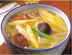 濮阳永兴西式糕点培训学校教您制作竹笋香菇汤