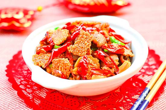 濮阳永兴专业厨师连锁培训学校为你讲述锅巴辣子鸡的制作方法
