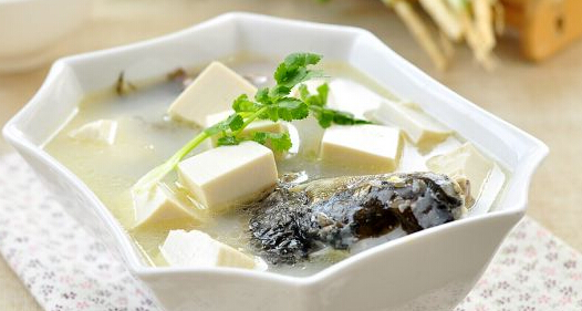 濮阳永兴厨师技术培训学校为你讲述奶白鲫鱼豆腐汤的制作方法
