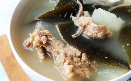 濮阳永兴厨师技术培训学校为你讲述冬瓜海带排骨汤的制作方法