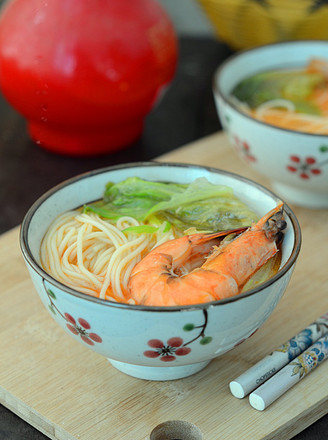 濮阳永兴专业厨师技术职业培训学校与你分享鲜虾汤面的制作方法