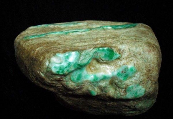 缅甸翡翠原石|怎么通过皮壳判断翡翠原石种老和种嫩？