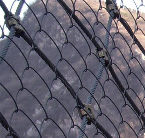 钢丝绳扣在边坡防护网中有什么作用?