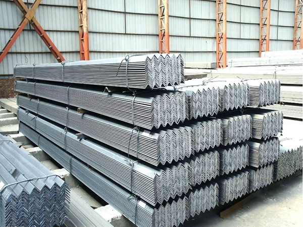绵阳坤钢商贸有限公司来告诉您钢材堆放的注意事项！