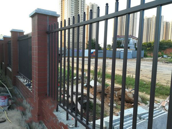 绵阳工地黑色钢围墙护栏