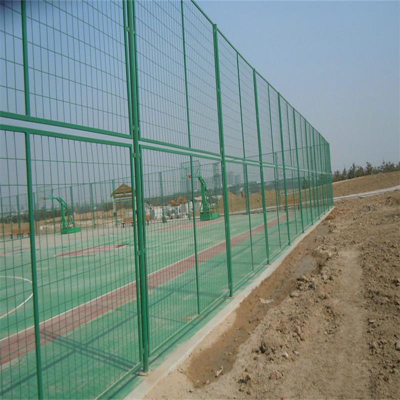 吉林省长春市体育场护栏网专业的施工方案是什么？护栏网特点