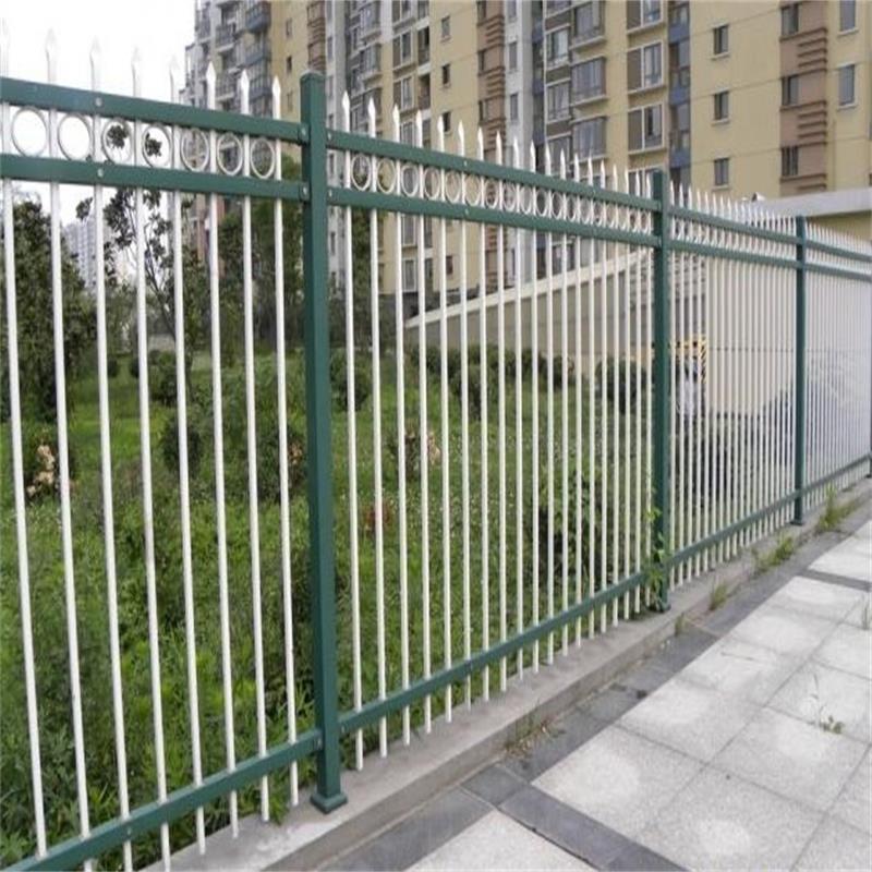 吉林省龙井市铁艺护栏网与其他护栏设备有什么不同之处以及适用范围是什么？