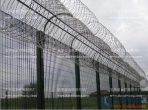 江苏省江阴市机场护栏网该如何安装呢？程明建材大量生产各种护栏网