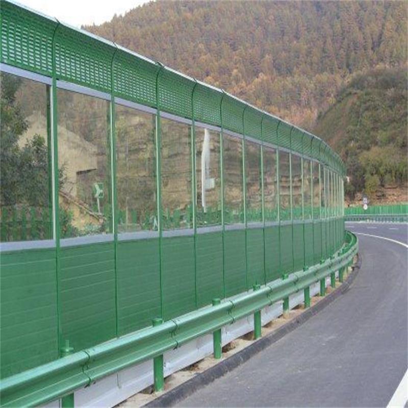 高速公路声屏障主要由钢结构立柱和吸隔声屏板两部分组成--声屏障特点
