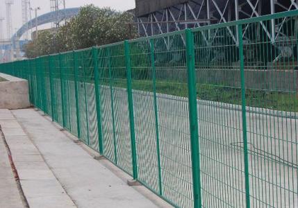 江西省南昌市怎样处理废弃损坏的公路护栏网？程明建材护栏网质量保证