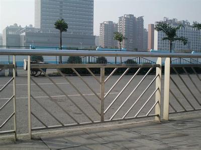 上海市杨浦区道路护栏网是最重要的交通基础设施，有什么特点？