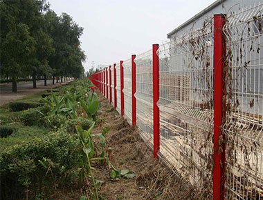 湖北省利川市双边护栏网防腐工艺的处理介绍--护栏网价格 护栏网厂家