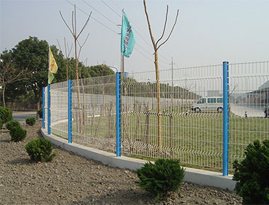 湖南省常宁市如何提高双边丝护栏网的质量？护栏网厂家供应 护栏网特点
