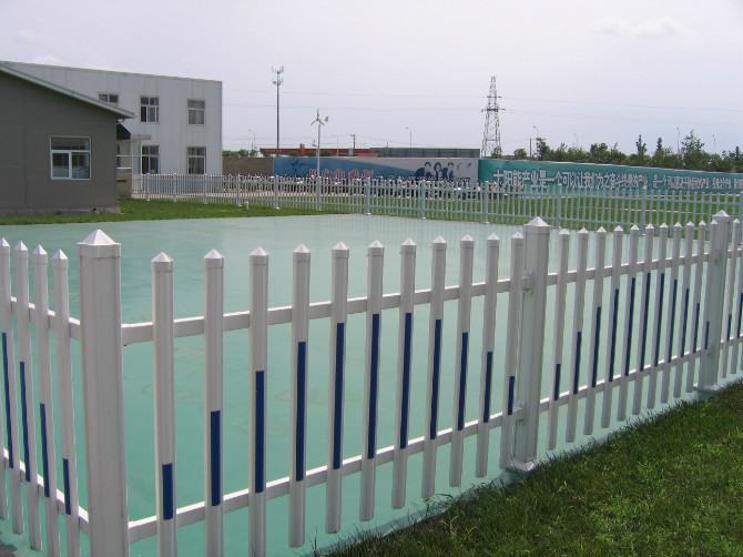 简单分析海南省万宁市PVC护栏产品有什么优势？护栏网价格 护栏网厂家
