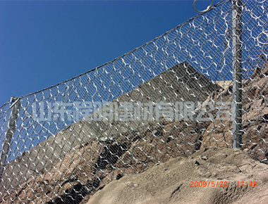 被动边坡防护网的作用原理和特点是什么？专业生产护栏网厂家质量保证价格便宜