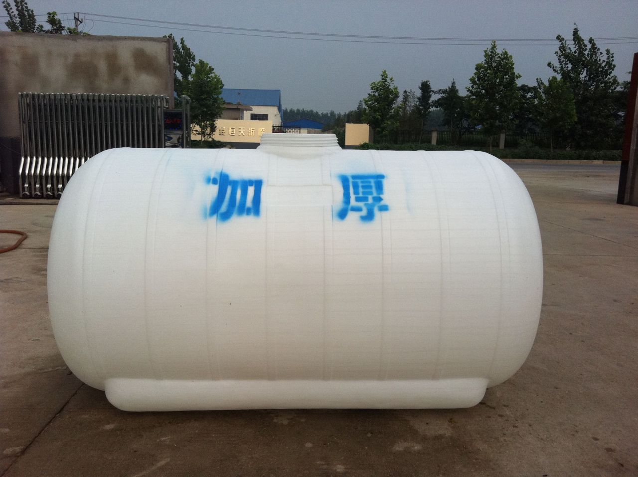 山东，秦皇岛，内蒙古1000升卧式塑料桶生产厂家，厂家直销价格低