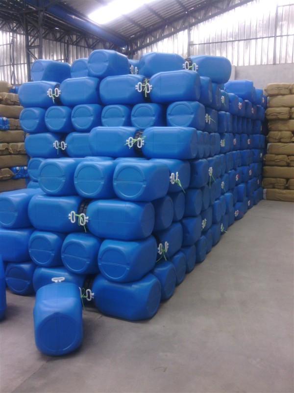 50升公斤螺旋盖大口食品级塑料桶生产厂家仓库一角展示！