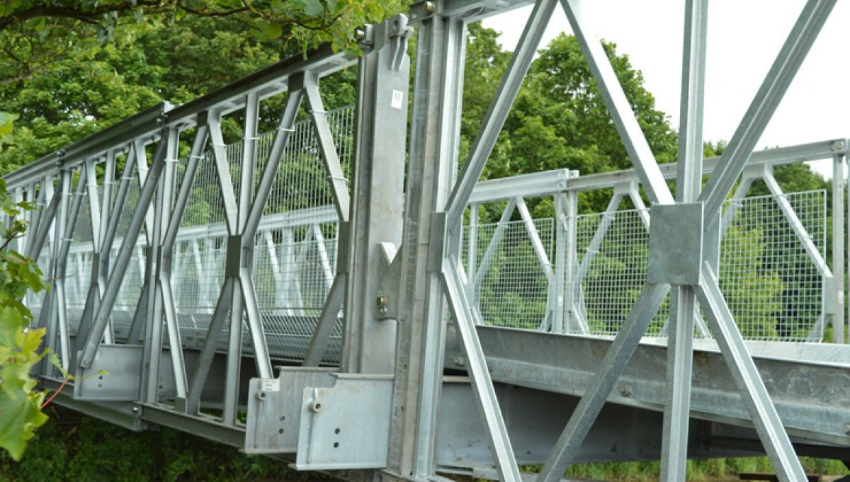 贝雷桁架桥工程案例