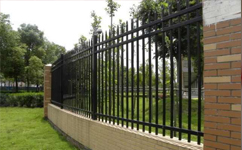 锌钢栏杆和塑钢栏杆有什么区别吗？