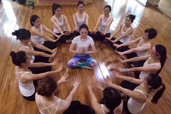 初期瑜伽教练培训老师需要掌握三个基本能力