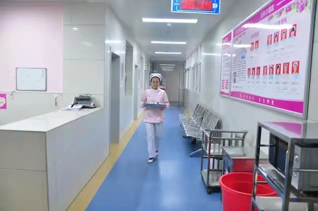 襄阳某医院PVC地板施工