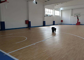 西安篮球馆塑胶地板如何清洗
